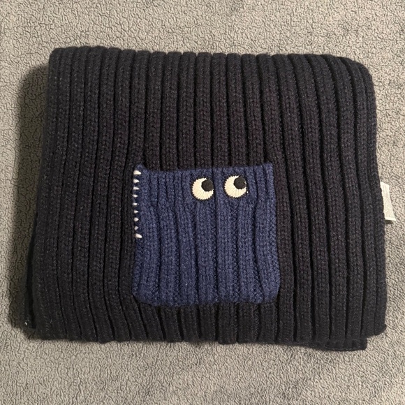 Uniqlo Accessories - Uniqlo x Anya Hindmarch Scarf